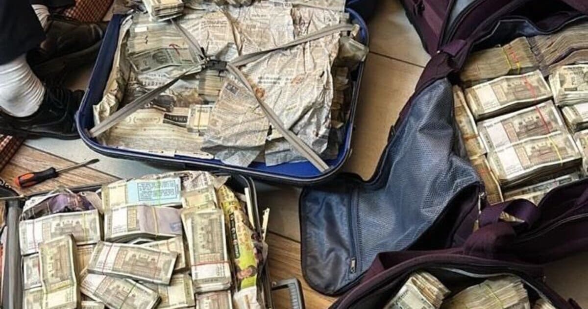 CBI Arrests Punjab DIG in ₹8 Lakh Bribery Trap; Massive ₹5 Crore Cash, Gold, and Luxury Cars Seized. Photo: CBI