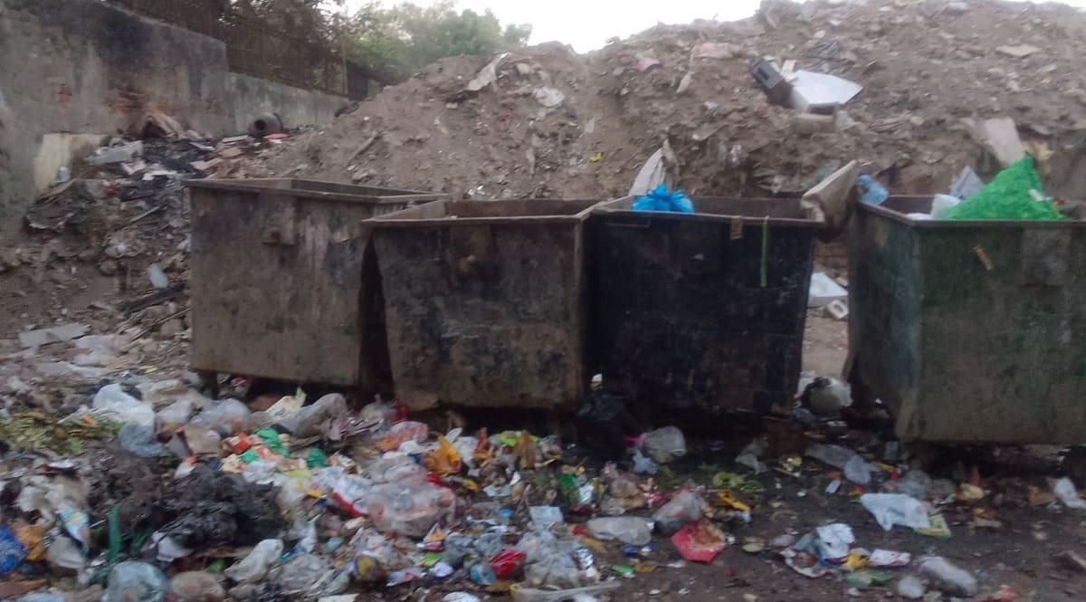 Massive hazardous garbage heap next to residential complex and school in Delhi September 2026 photographed by Rakesh Raman RMN News